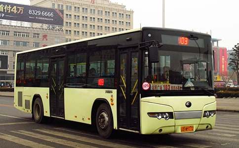 以讓人煩惱的公交車為題目的作文